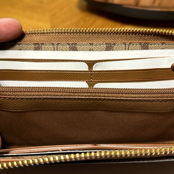 *NWT* COACH Accordion Zip Wallet - HTF color - Picture 11 of 15
